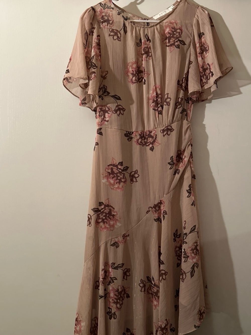 Astr Blush Floral Flutter-Sleeve Midi Dress